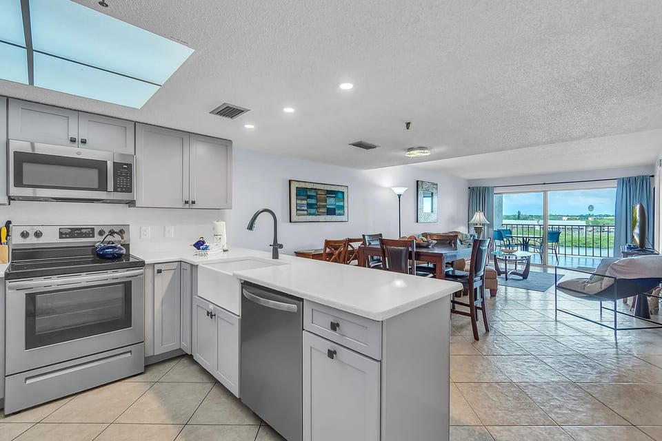 Condo, Multiple Beds (Sea Club #503 - Coastal Breeze) | Private kitchen | Oven, toaster