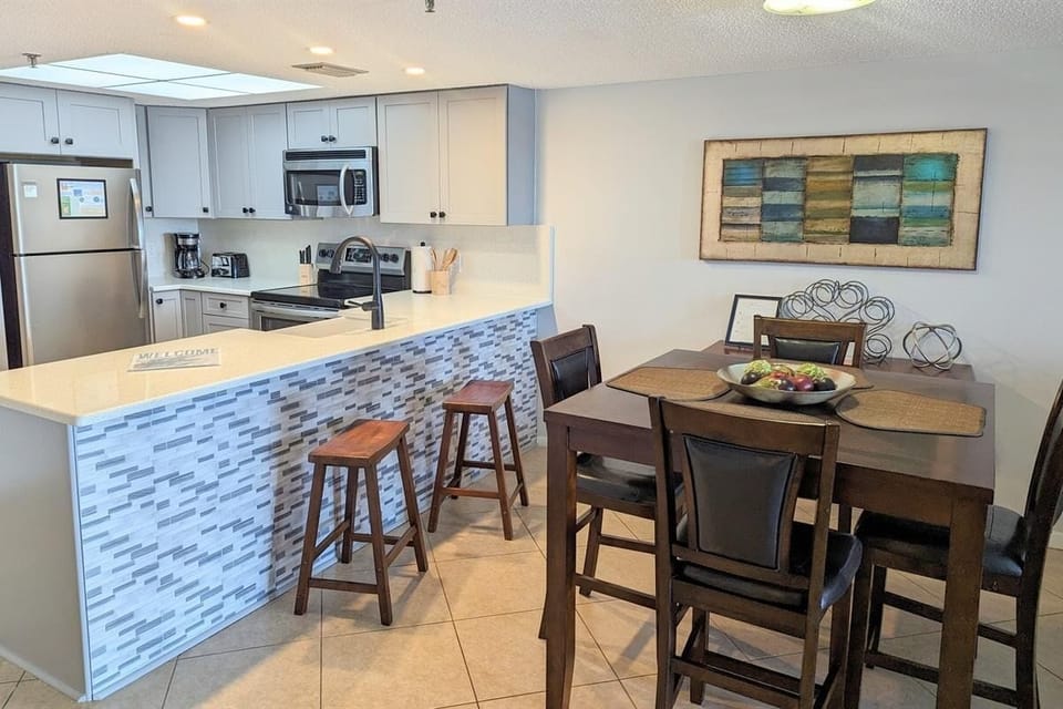Condo, Multiple Beds (Sea Club #503 - Coastal Breeze) | Dining