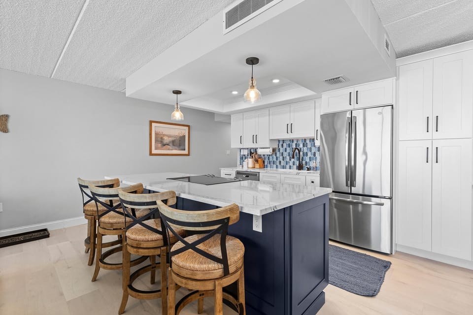 Condo, 1 King Bed with Sofa bed (Pelican C402) | Private kitchen | Oven, toaster