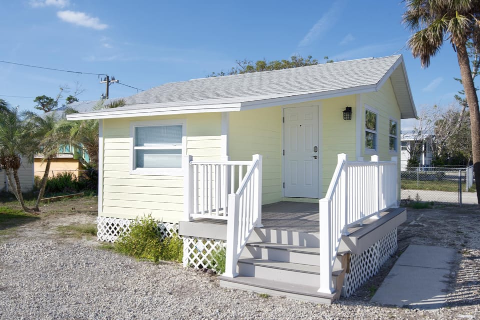 House, 1 King Bed with Sofa bed (Island Paradise Cottage) | Exterior