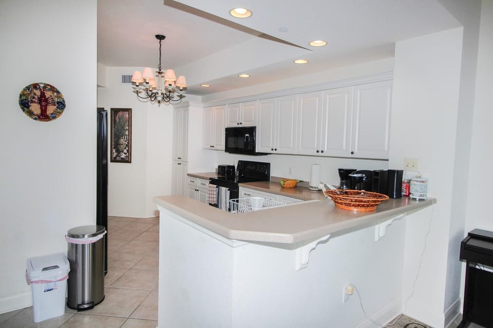 Condo, 1 Queen Bed (Minorca Mallorca 506) | Private kitchen | Oven, coffee/tea maker, toaster, blender