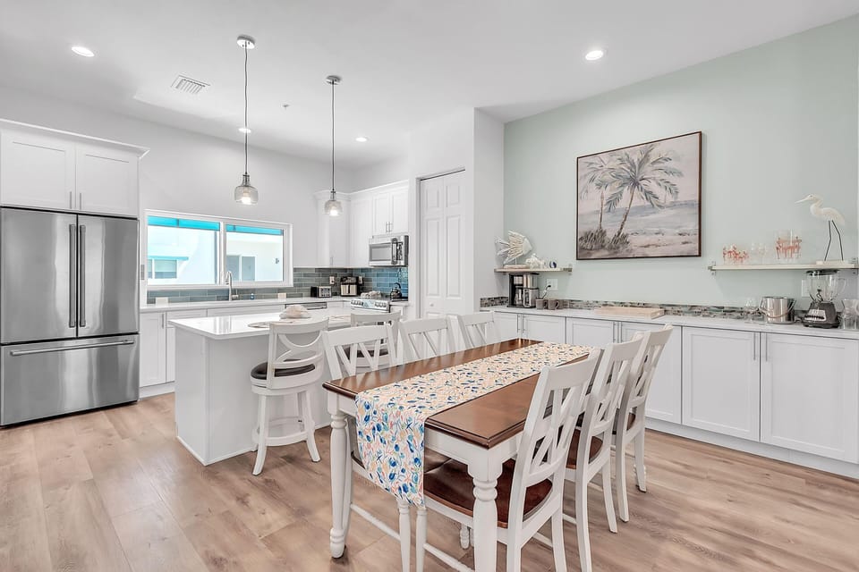 House, Multiple Beds (Azul Townhomes B3) | Dining