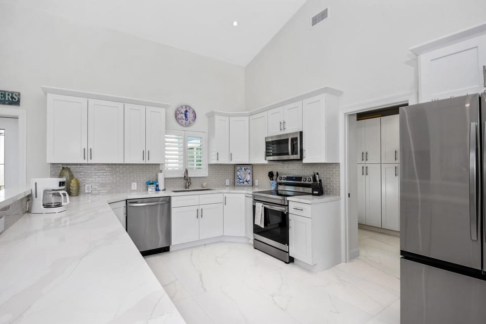 House, Multiple Beds (Paradise Palms) | Private kitchen | Oven, toaster