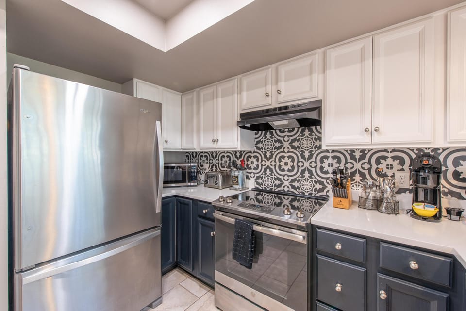 Condo, 1 King Bed with Sofa bed (Sea Woods 115) | Private kitchen | Oven, coffee/tea maker, toaster, blender