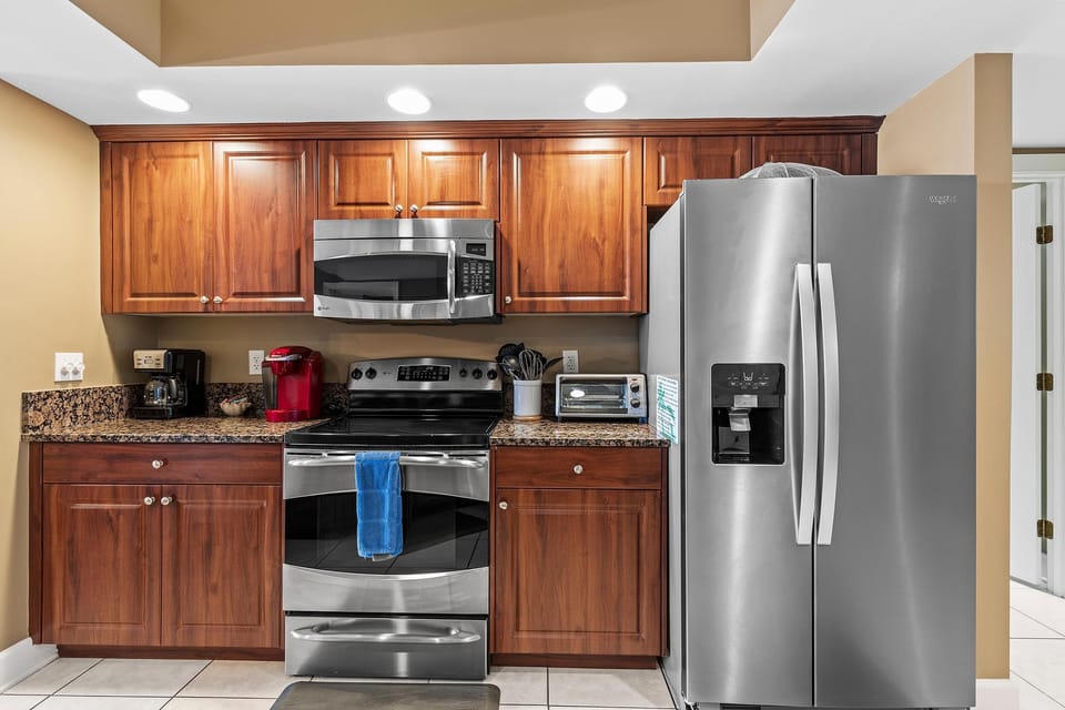Condo, Multiple Beds (DiMucci Twin Towers 206) | Private kitchen | Oven, coffee/tea maker, toaster, blender