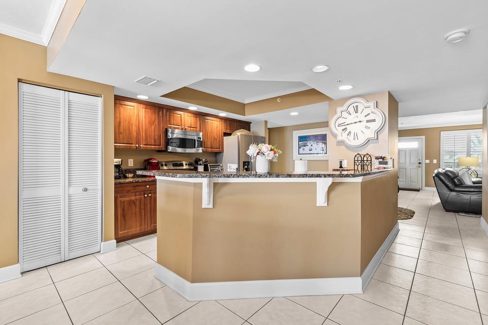 Condo, Multiple Beds (DiMucci Twin Towers 206) | Private kitchen | Oven, coffee/tea maker, toaster, blender