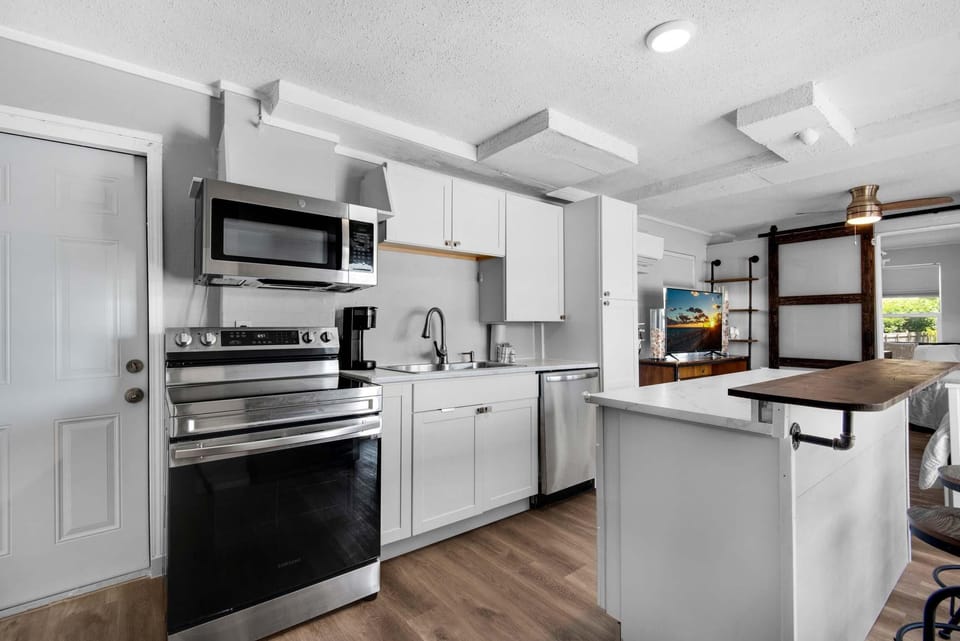 House, Multiple Beds (Beach Bay Bliss) | Private kitchen | Oven, toaster