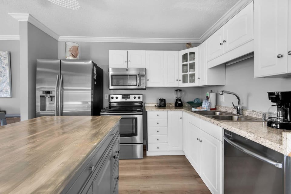 House, Multiple Beds (Beach Bay Bliss) | Private kitchen | Oven, toaster