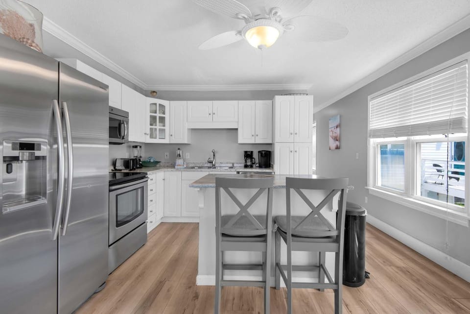House, Multiple Beds (Beach Bay Bliss) | Private kitchen | Oven, toaster