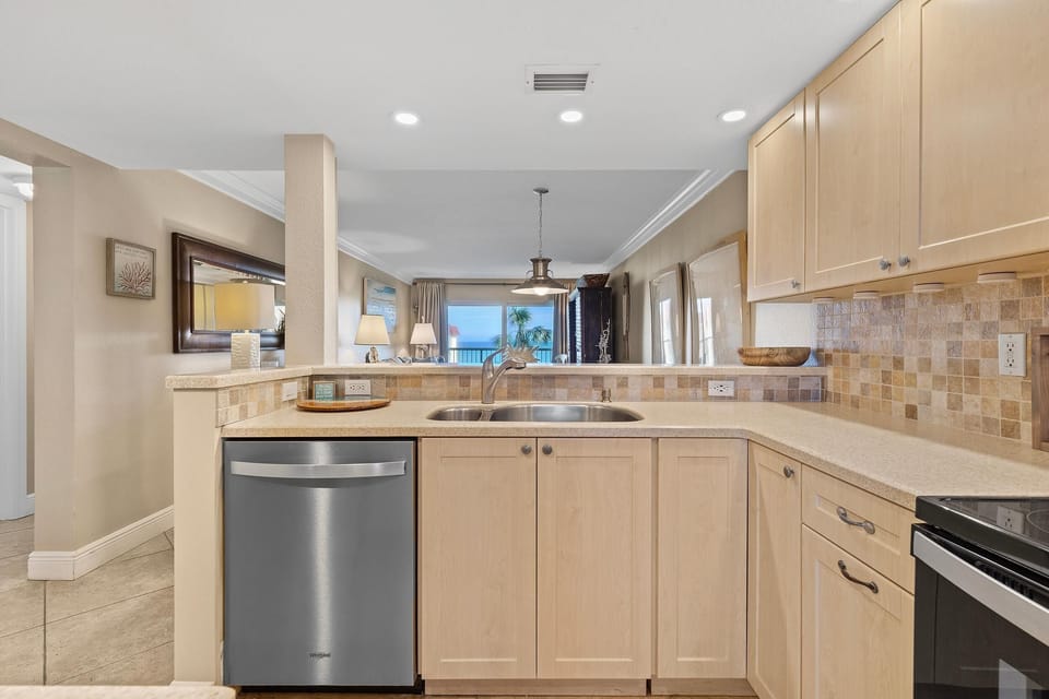 Condo, 1 King Bed with Sofa bed (Point East 314) | Private kitchen | Oven, toaster