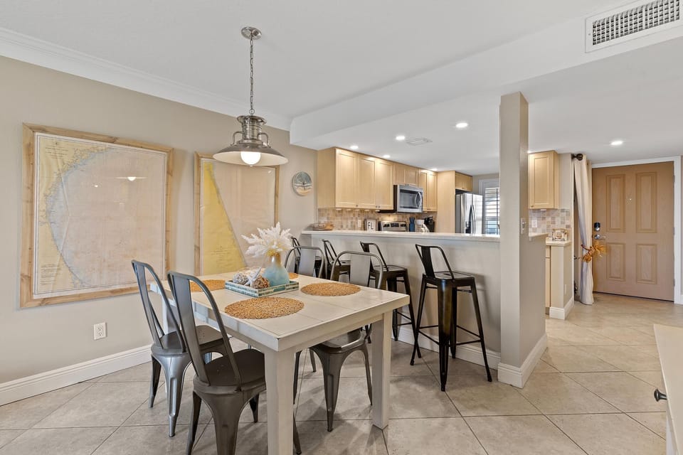 Condo, 1 King Bed with Sofa bed (Point East 314) | Dining