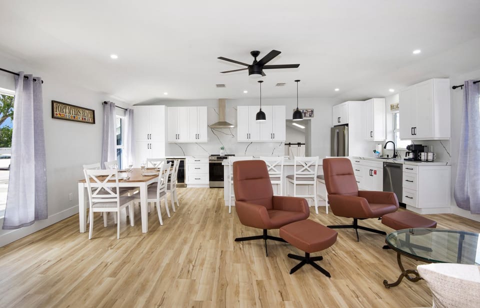 House, Multiple Beds (Anchors Away) | Dining