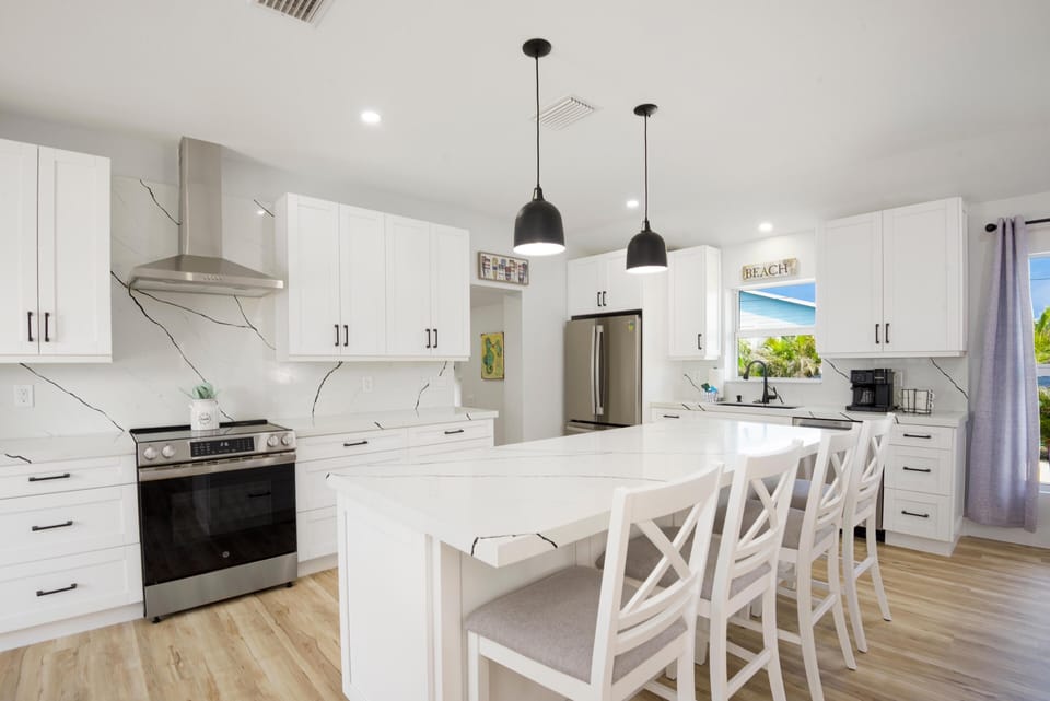 House, Multiple Beds (Anchors Away) | Private kitchen | Oven, toaster