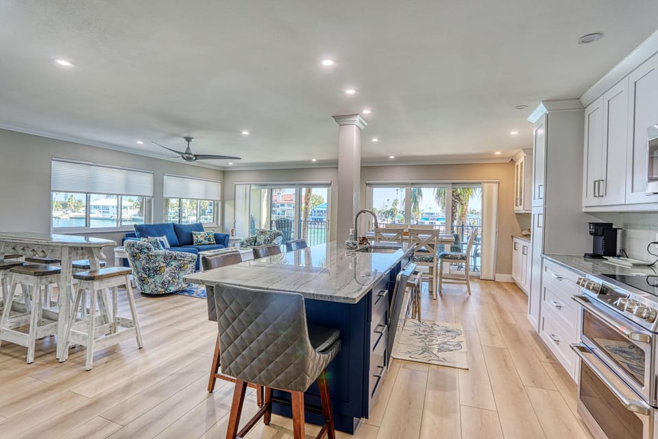 Condo, Multiple Beds (Land's End 4-201 Bay Front - Premier) | Interior