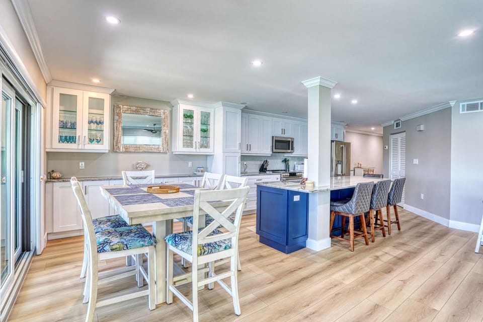 Condo, Multiple Beds (Land's End 4-201 Bay Front - Premier) | Dining