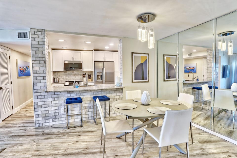 Condo, 1 King Bed with Sofa bed (Land's End 1-206 Bay Front-Premier) | Dining