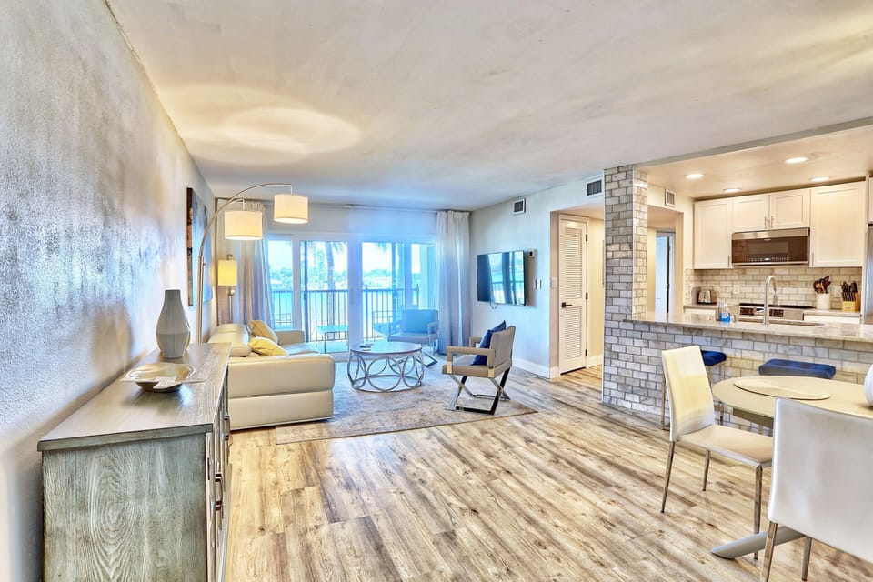 Condo, 1 King Bed with Sofa bed (Land's End 1-206 Bay Front-Premier) | Living area