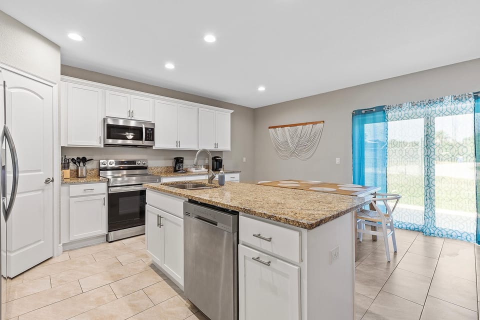House, Multiple Beds (Oceans 25 Lazy Beach Days) | Private kitchen | Oven, toaster
