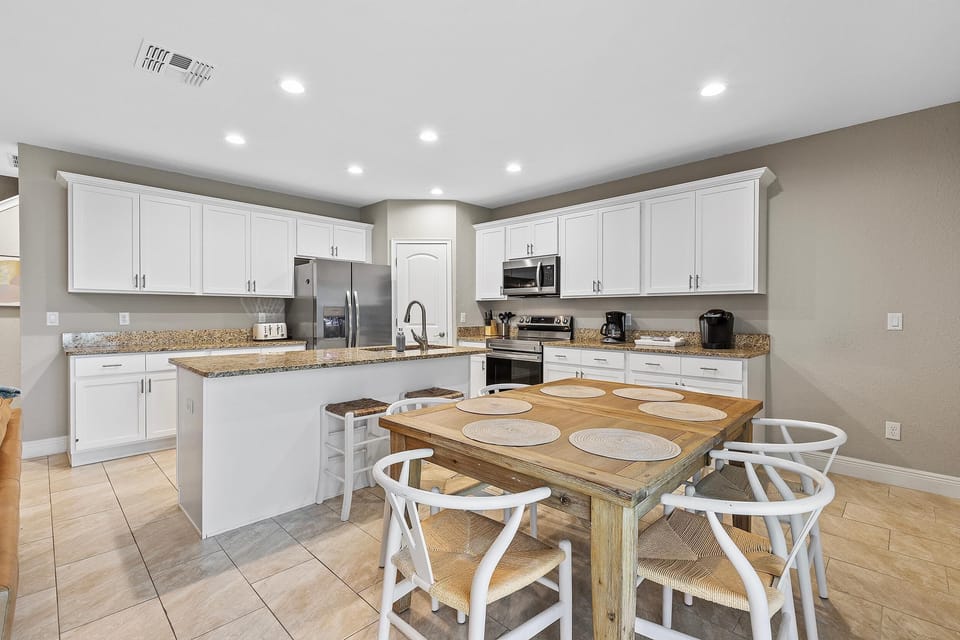 House, Multiple Beds (Oceans 25 Lazy Beach Days) | Private kitchen | Oven, toaster