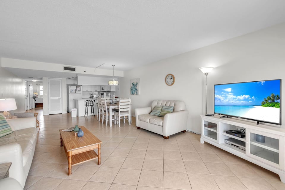 Condo, Multiple Beds (Sea Club #402 - Isle Be Back) | Living area