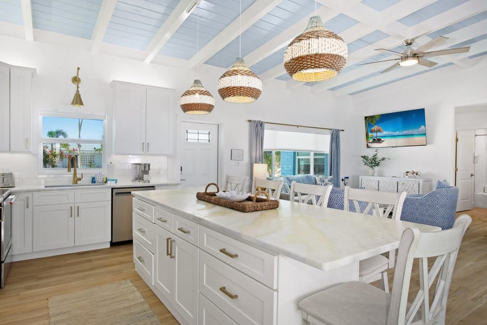 House, Multiple Beds (Sunny Side Up) | Private kitchen | Oven, toaster