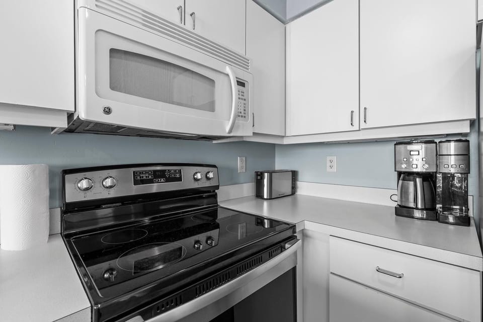 Condo, Multiple Beds (Ocean Walk Resort 1707) | Private kitchen | Oven, coffee/tea maker, toaster, blender