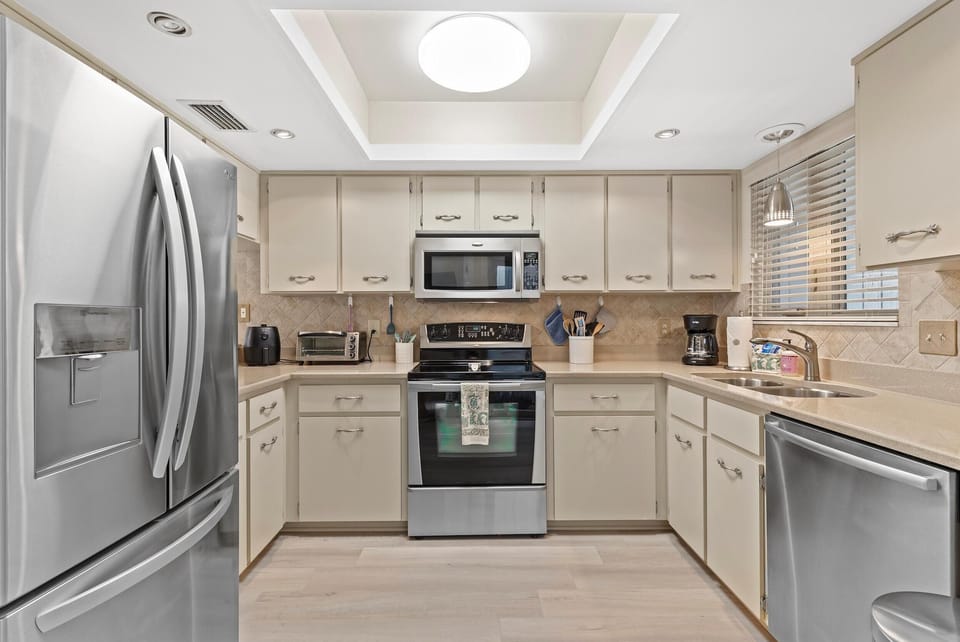 House, 1 Queen Bed with Sofa bed (Sea Mist Getaway) | Private kitchen | Oven, coffee/tea maker, toaster, blender