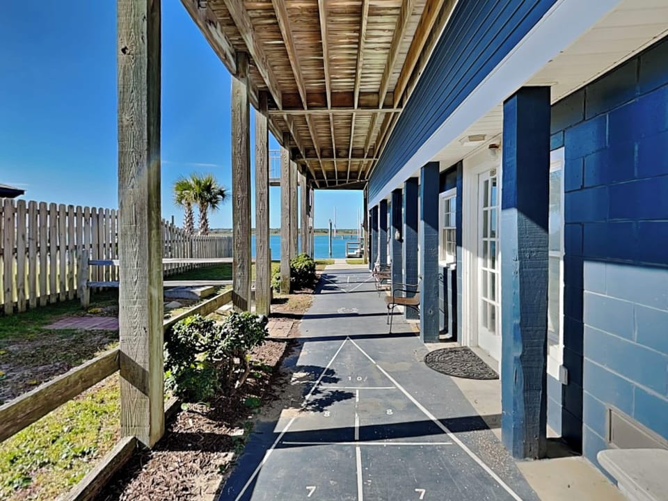 Studio (4 Bedrooms) | Property amenity