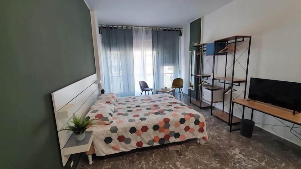 Blackout drapes, soundproofing, iron/ironing board, free WiFi