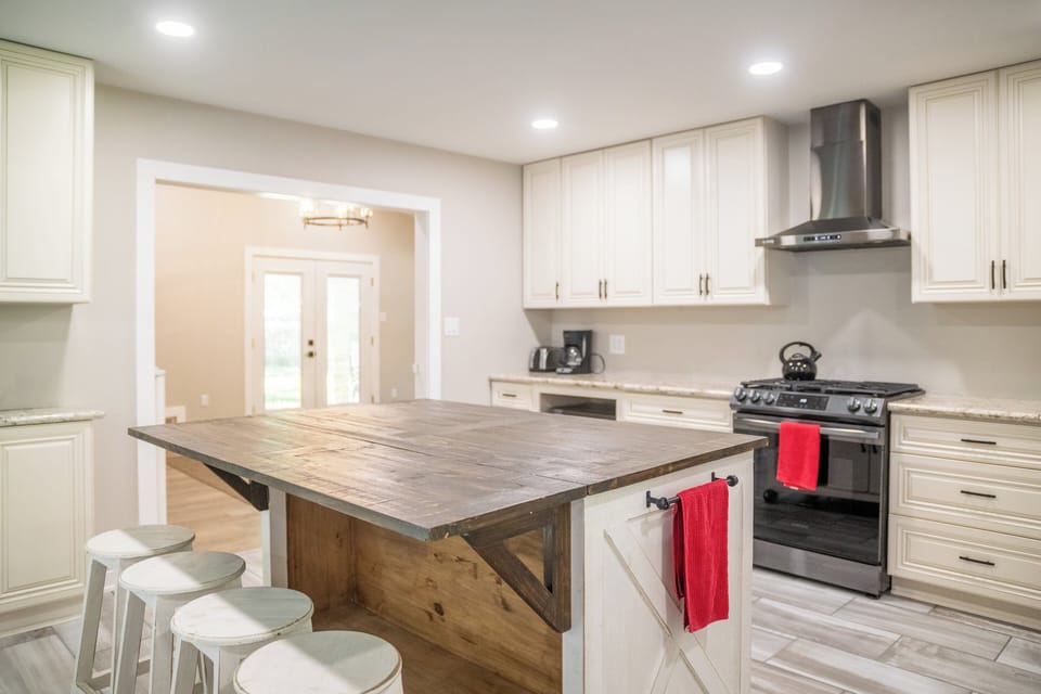 Full kitchen with with island