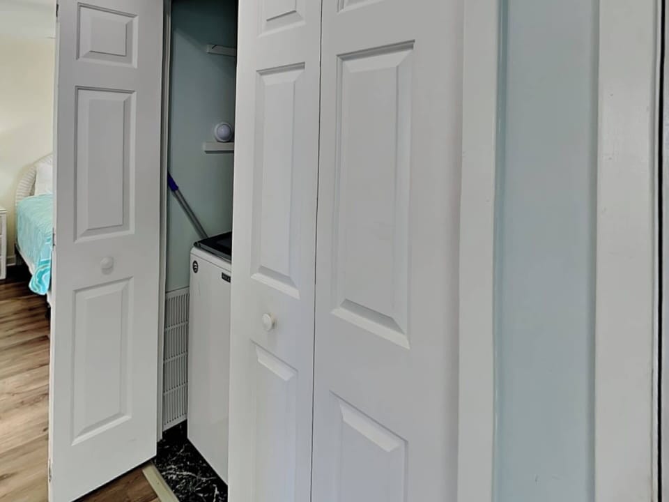 Studio (Multiple Bedrooms) | Property amenity