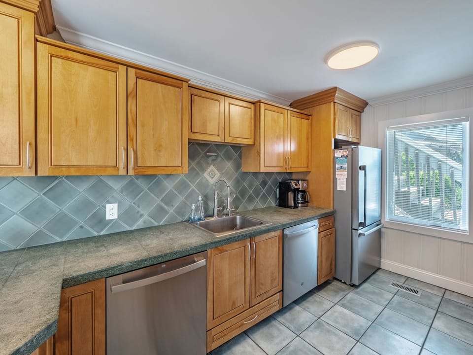 Studio (Multiple Bedrooms) | Property amenity