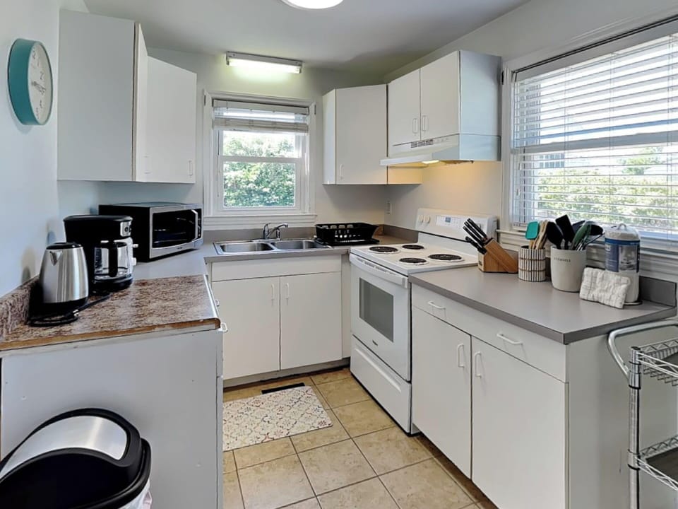 Studio (3 Bedrooms) | Property amenity