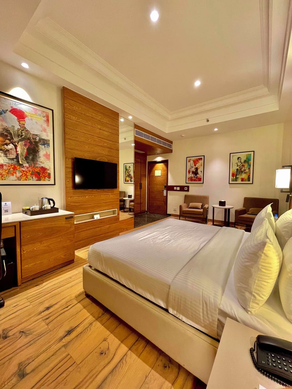 Premium Room, 1 King Bed, Non Smoking | Soundproofing, free WiFi