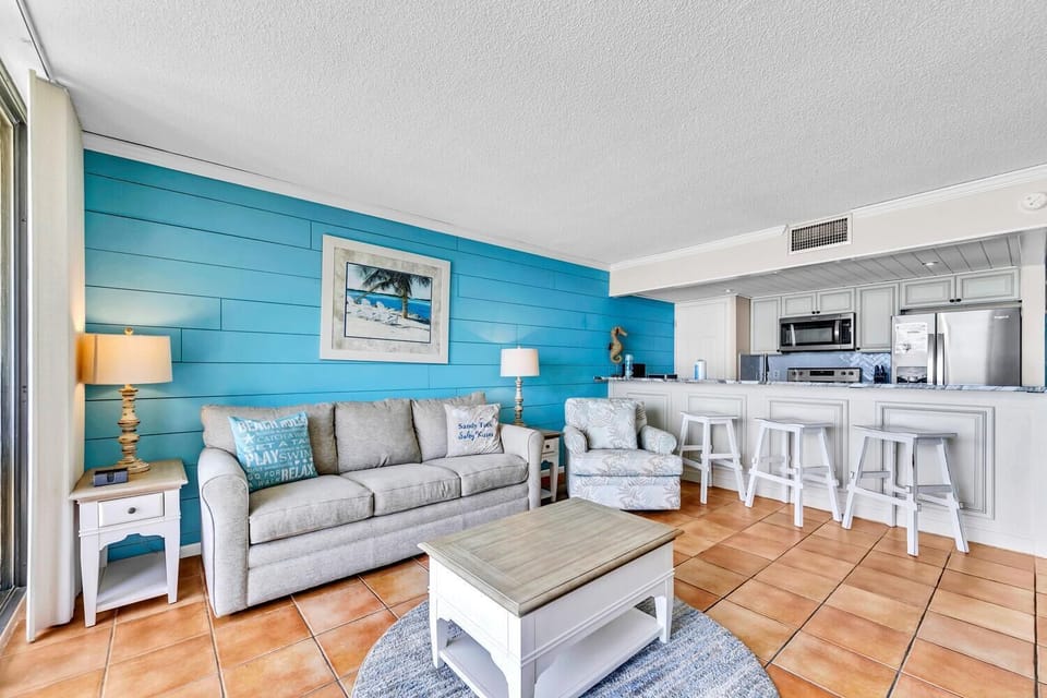 Condo, Multiple Beds (Edgewater Tower 1-608) | Living area