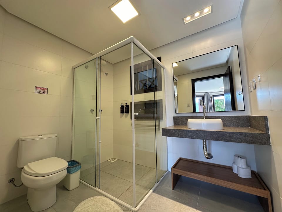 Family Triple Room, Garden View | Bathroom | Shower, free toiletries, hair dryer, towels