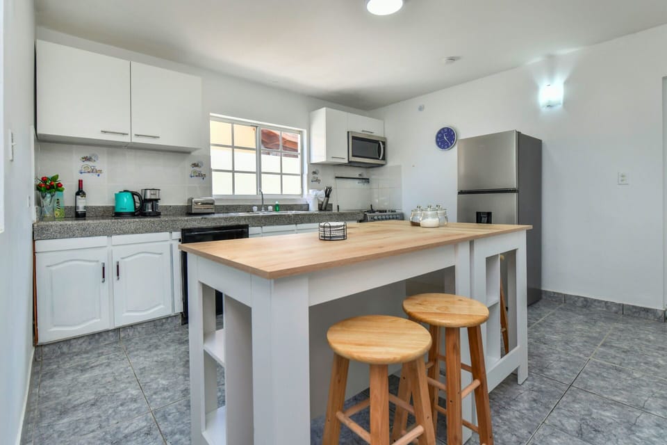 A breakfast bar to enjoy your morning coffee
