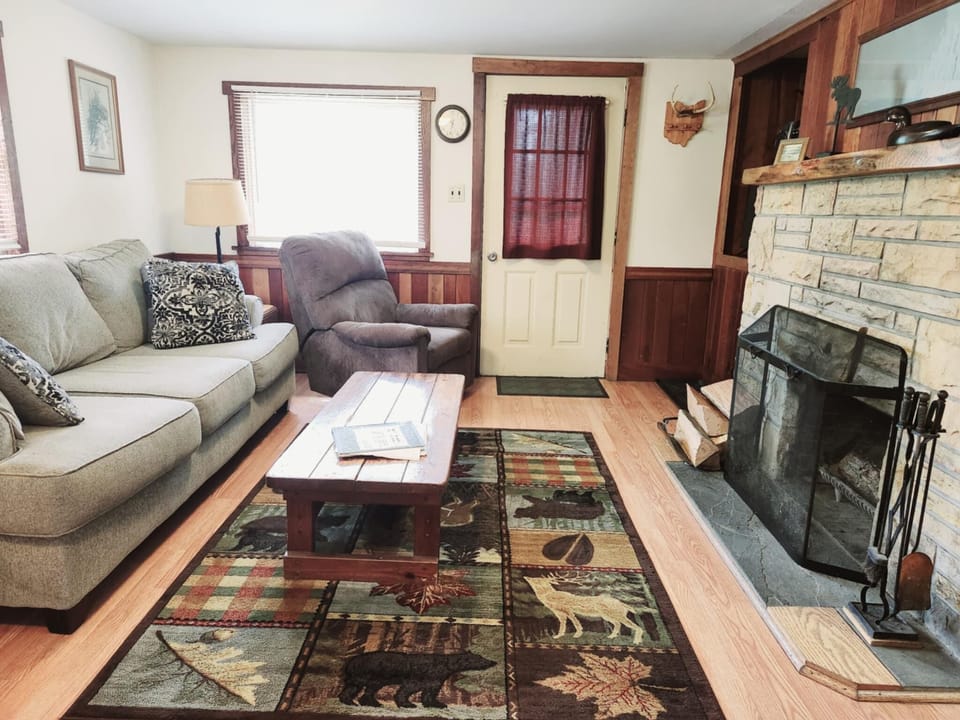 Buckeye cabin living room