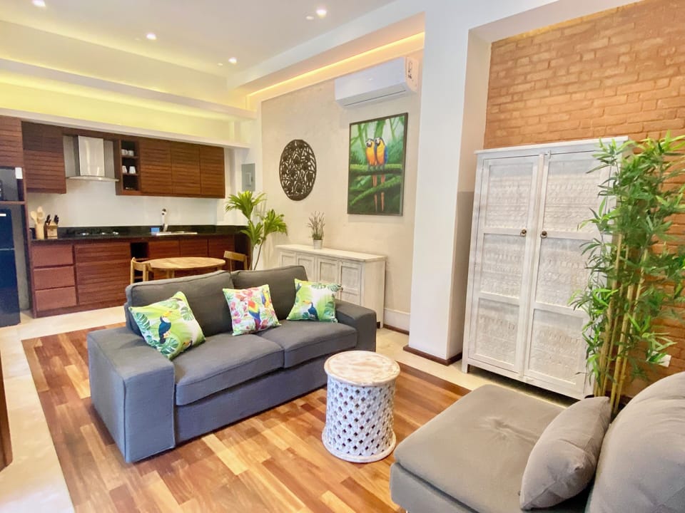 Superior Suite, Pool View | Private kitchen