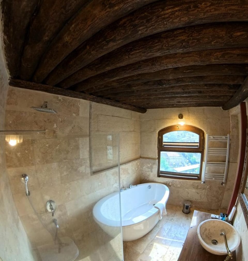 Deluxe Double Room Single Use, 1 Bedroom, Bathtub, Valley View | Bathroom | Shower, rainfall showerhead, free toiletries, hair dryer