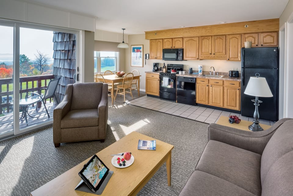 1 Bedroom East Suite | Private kitchen | Microwave