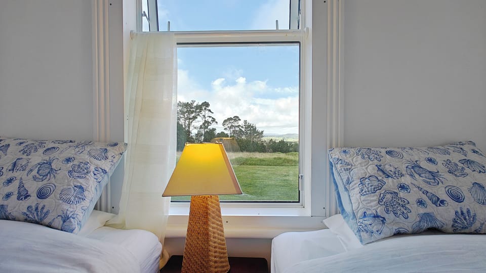 Comfort Double Room, Pets Allowed, Mountain View | Hypo-allergenic bedding, down comforters, pillowtop beds