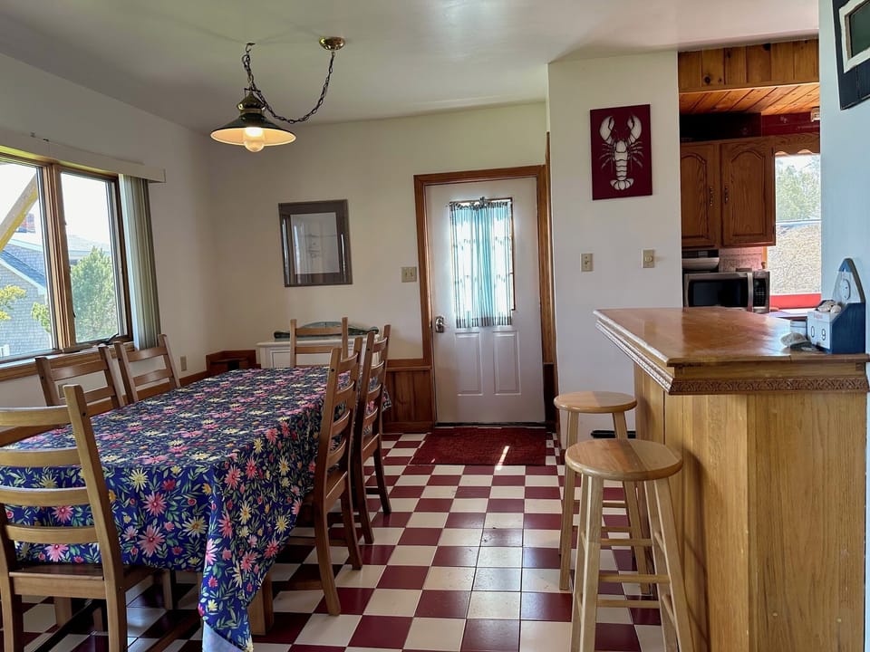 Dining Area and kitchen island seating-