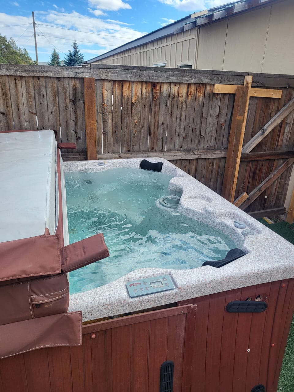 Outdoor spa tub