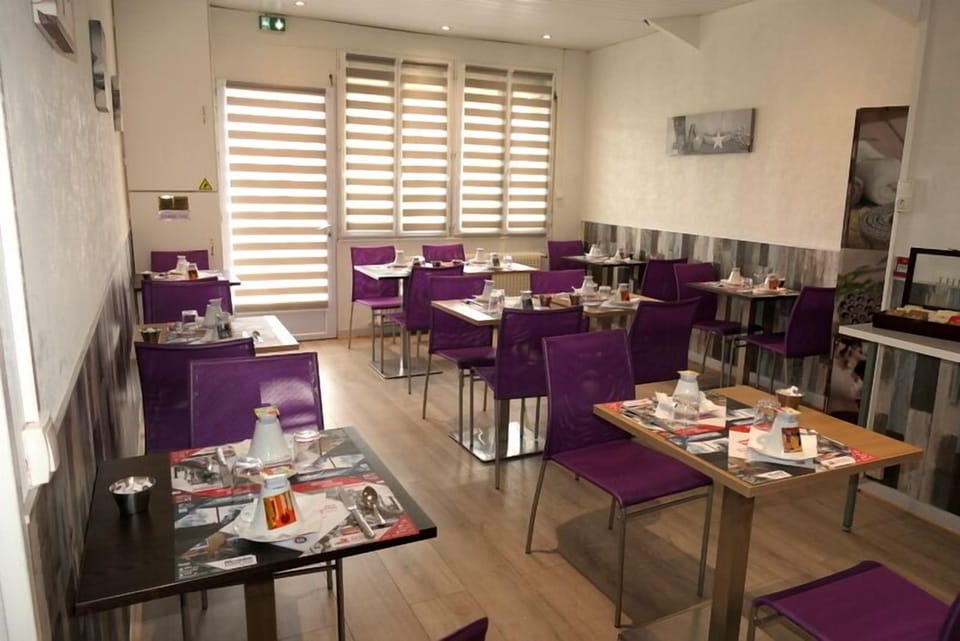 Breakfast (EUR 9.50 per person)