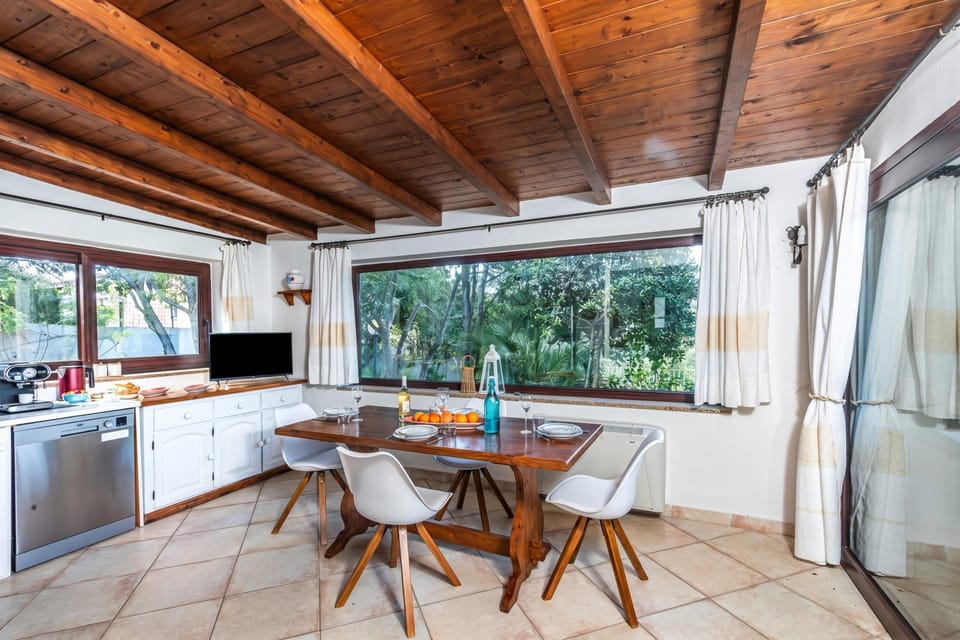 Kitchen and dining area