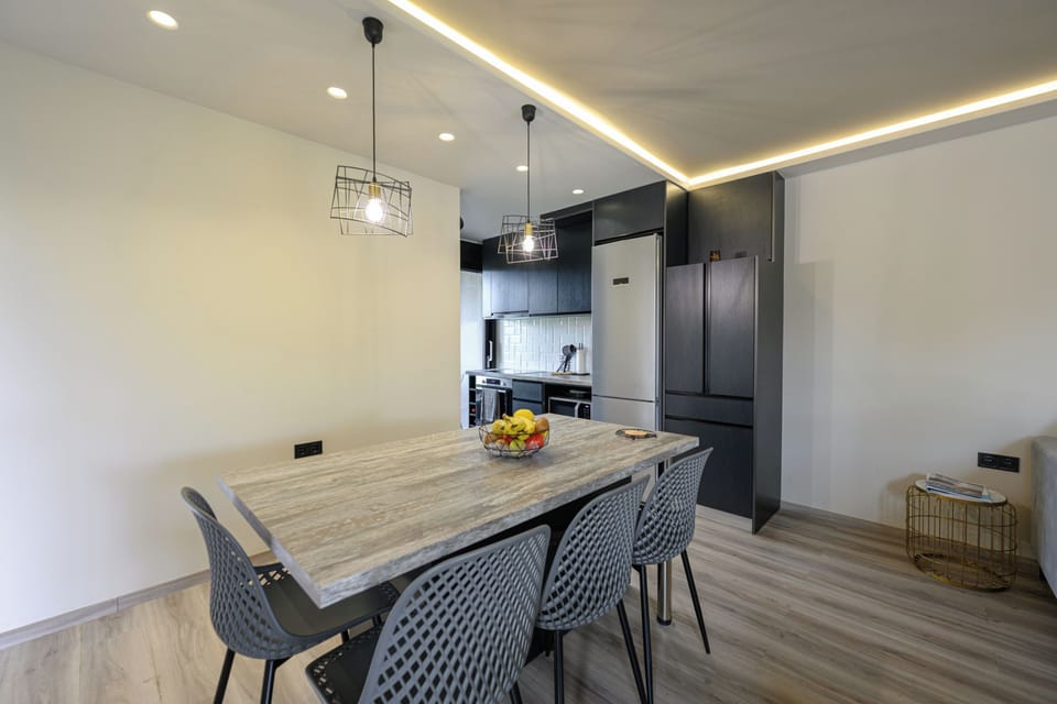 Kitchen and dining area