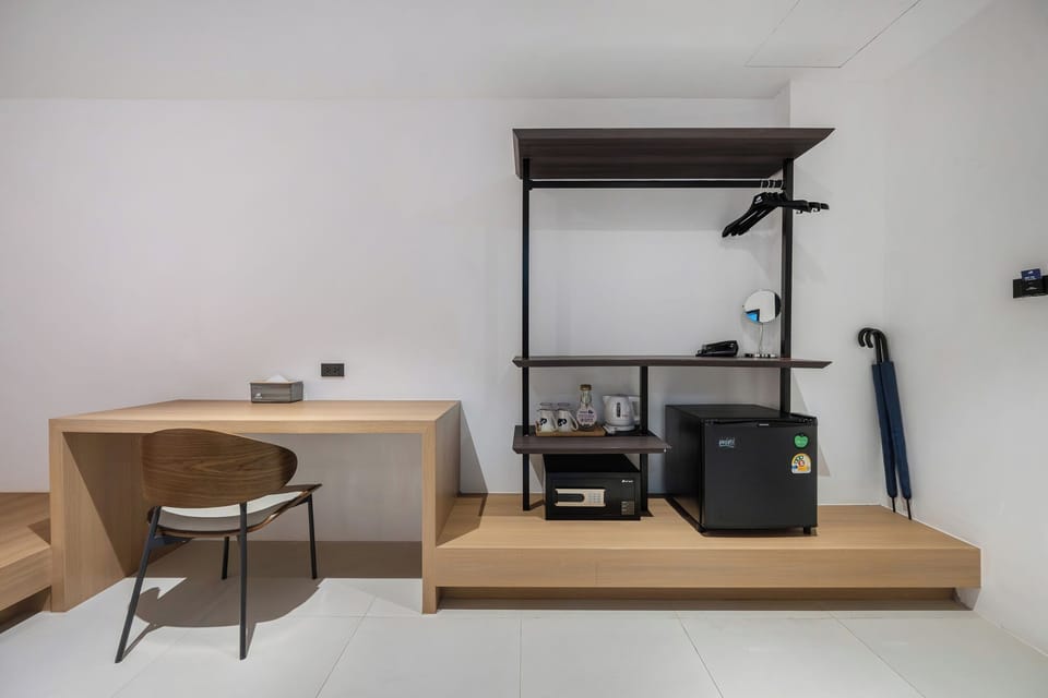 Economy Double Room, No Windows | In-room safe, laptop workspace, soundproofing, WiFi (free)