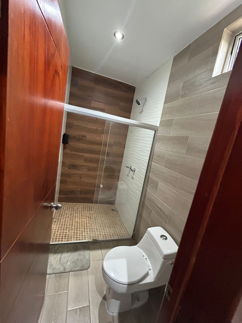 Classic Room | Bathroom | Hair dryer, towels, soap, shampoo