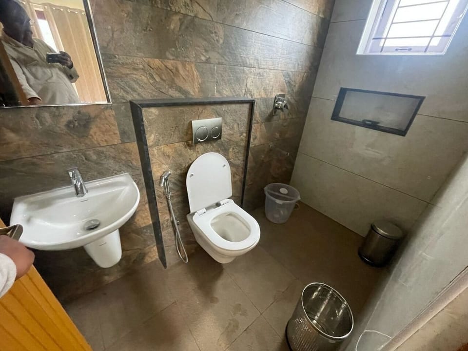 Premium Room | Desk, iron/ironing board, free WiFi, bed sheets